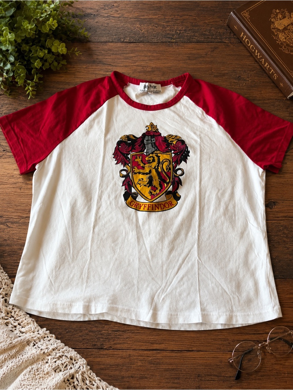 Harry Potter Gryffindor Cropped Raglan Graphic Tee Medium